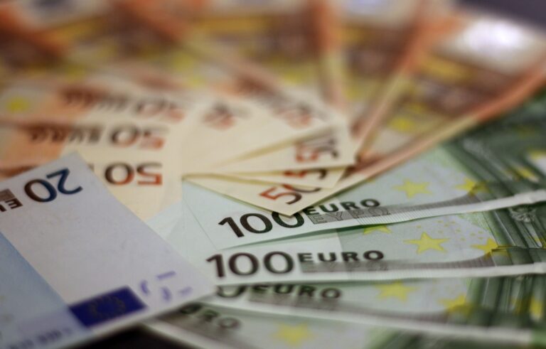 découvrez comment offrir de l'argent sans payer d'impôts en france : montants autorisés, règles à connaître, conseils et démarches pour transmettre un don en toute légalité.