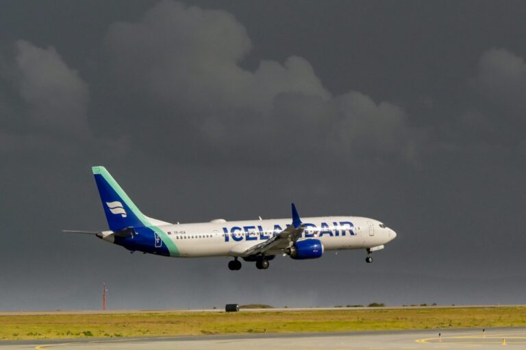 découvrez les dernières informations sur la revalorisation salariale chez boeing : augmentations de salaire, négociations syndicales et impact pour les employés du secteur aéronautique.