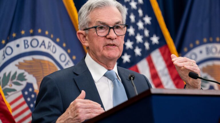 découvrez comment jpmorgan soutient l'indépendance de la réserve fédérale américaine et son rôle crucial dans la stabilité économique.