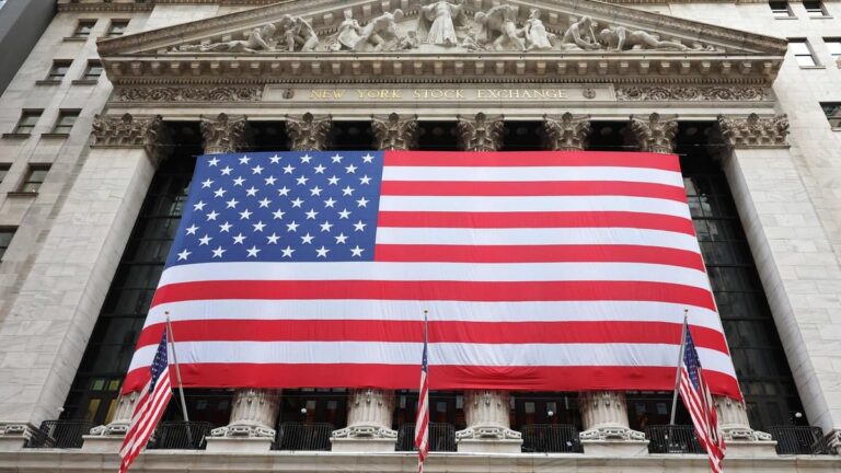 découvrez pourquoi les investisseurs espèrent un geste favorable de la fed pour stimuler les marchés financiers et soutenir la croissance économique.